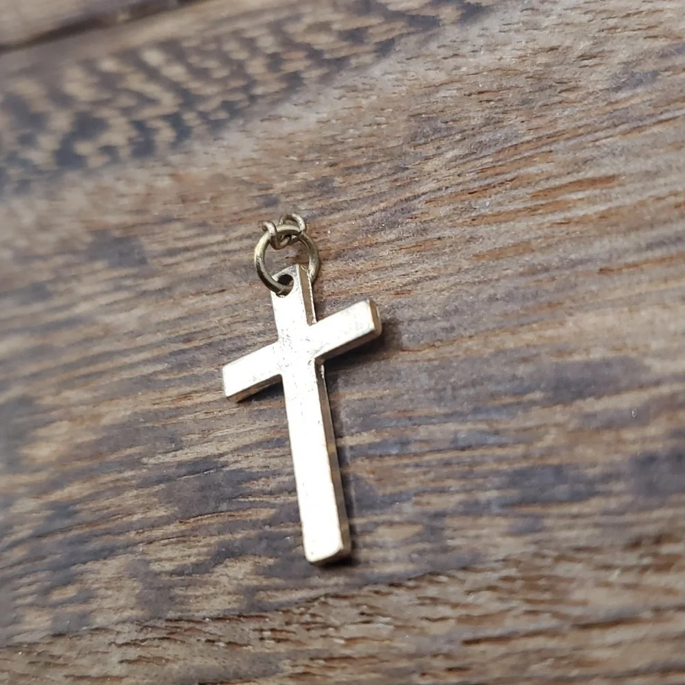 Gold tone delicate cross pendant‎